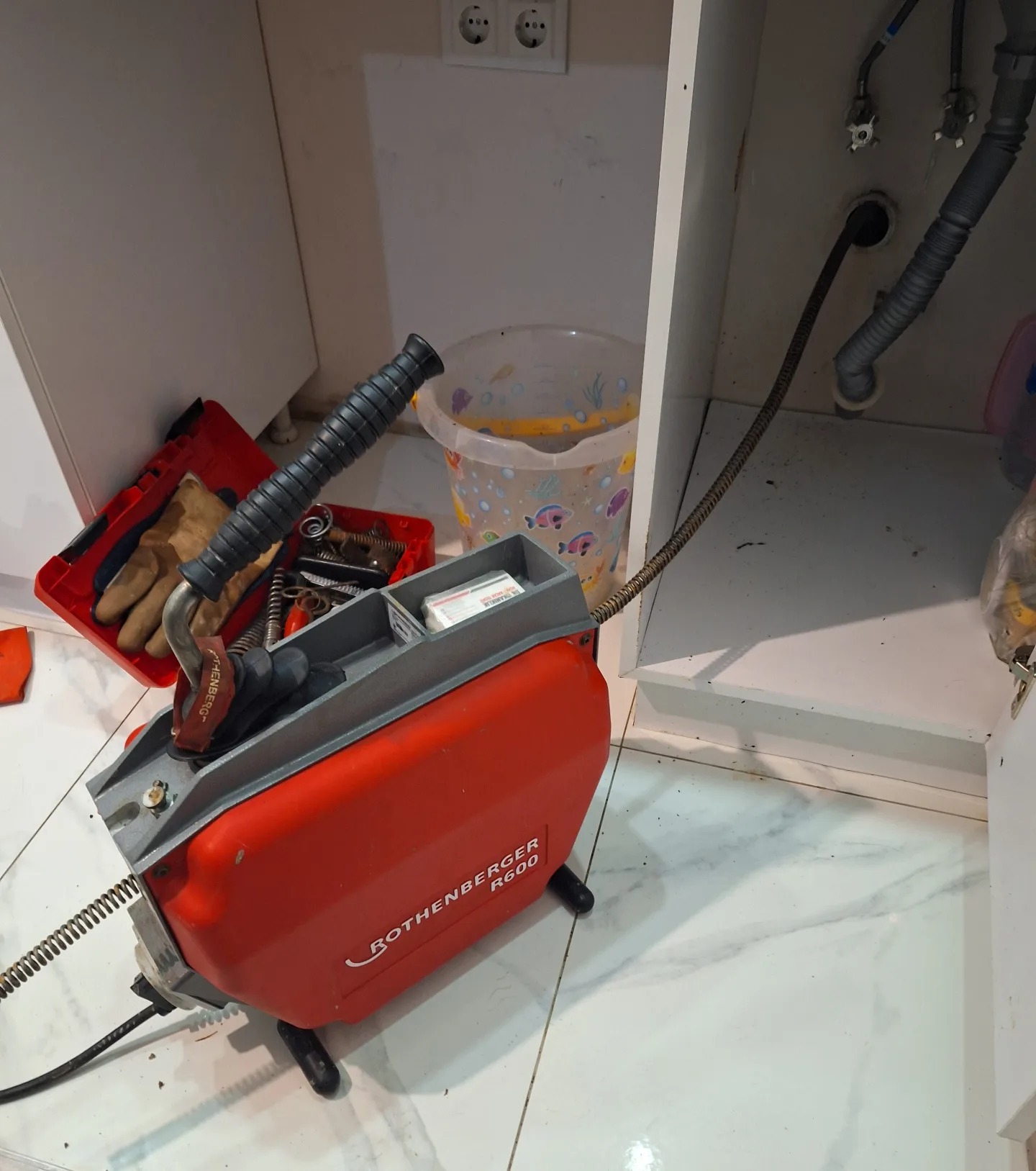 Su tesisatçısı kanal açma